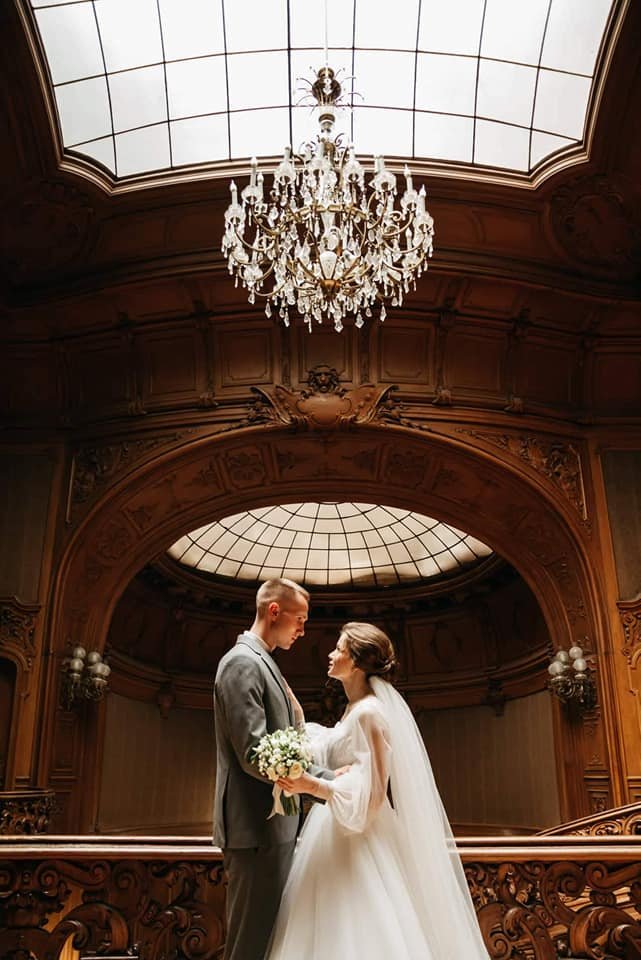 Волинський рятувальник під гул повітряної тривоги освідчився коханій