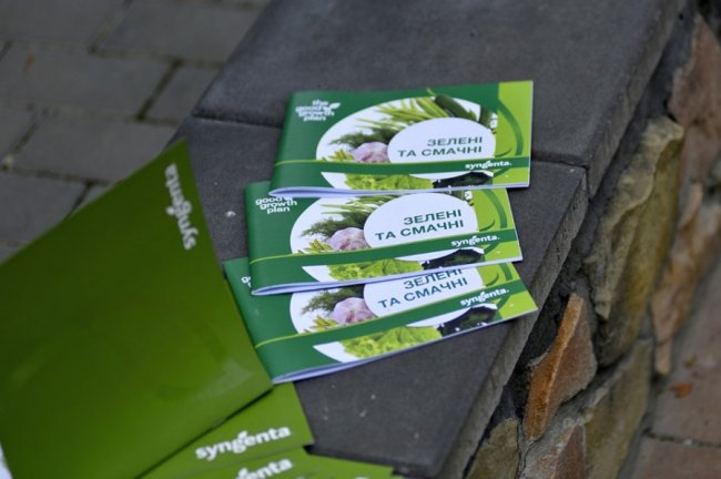 Як у луцькому зоопарку особливі дітки город садили. ФОТО