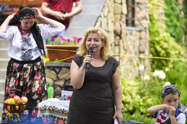 Як у луцькому зоопарку особливі дітки город садили. ФОТО