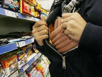 Крав дорогу ковбасу і дезодоранти: на Волині судили злодія-рецидивіста