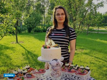 Волинянка розповіла, як в сільській глибинці творить кондитерські шедеври