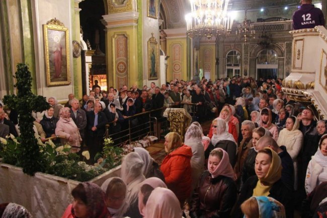 Великодня ніч у кафедральному соборі Луцька. ФОТОРЕПОРТАЖ