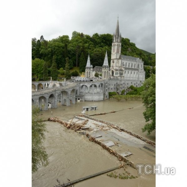 «Велика вода» в Європі дісталася Франції та Іспанії. ФОТО