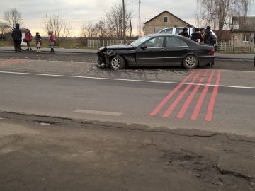 Поблизу Луцька - аварія за участі Mercedes