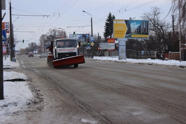 У Луцькій мерії показали, як боряться з ожеледицею