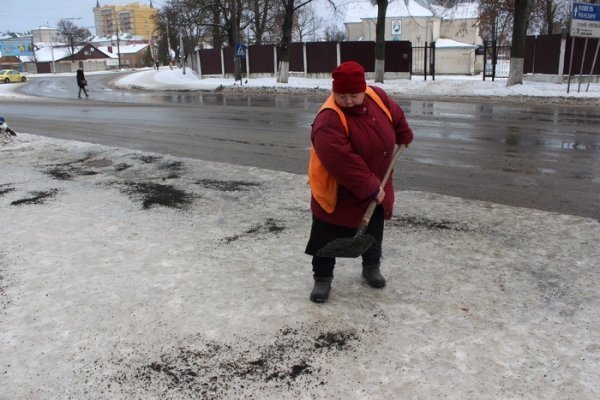 У Луцькій мерії показали, як боряться з ожеледицею