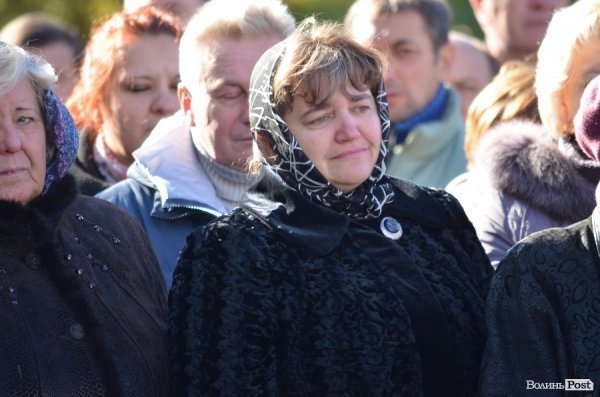 У Луцьку відкрили оновлений фотостенд пам'яті загиблих волинян. ФОТО