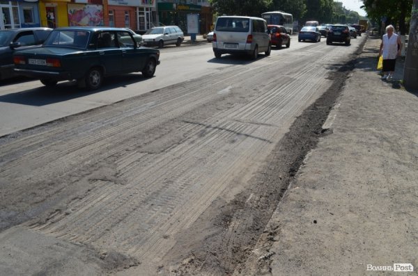 Луцький проспект Перемоги в міні-заторах. ФОТО