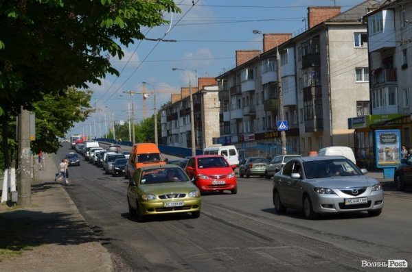 Луцький проспект Перемоги в міні-заторах. ФОТО