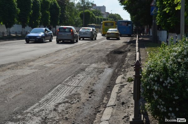 Луцький проспект Перемоги в міні-заторах. ФОТО