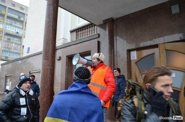 У Луцьку дві сотні людей готуються їхати на Київ. ФОТО