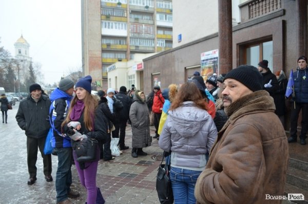 У Луцьку дві сотні людей готуються їхати на Київ. ФОТО