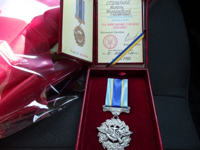 Мамі загиблого Героя з Волині Миколи Столярука вручили нагороду сина. ФОТО