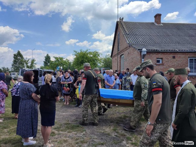 Отримав мінно-вибухові травми та опіки всього тіла: на Волині попрощалися із Героєм Юрієм Свиридюком