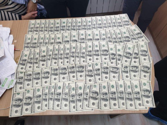 За пересадку печінки: у Києві лікаря затримали на хабарі в 20 тисяч доларів. ФОТО