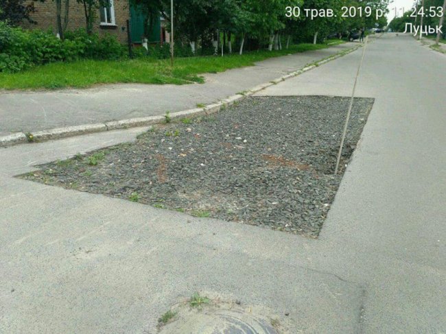 Муніципали покарали працівників «Луцьктепла», які не прибрали за собою. ФОТО