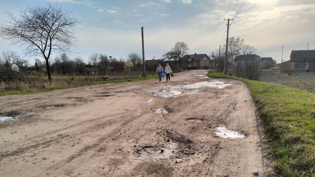 Коли відремонтують дорогу між селами Мишів та Іванівка на Волині