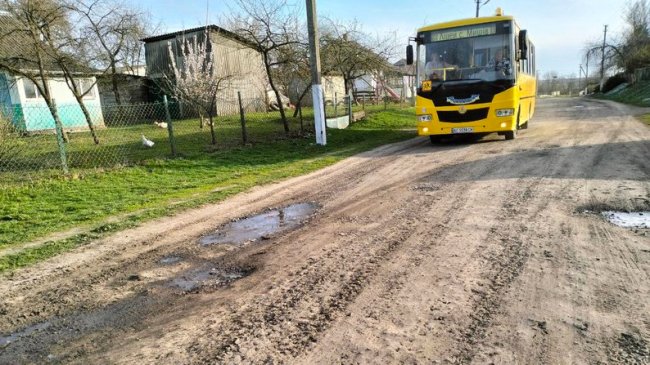 Коли відремонтують дорогу між селами Мишів та Іванівка на Волині