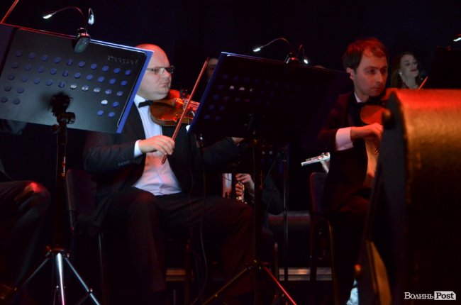 Новорічні хіти та казкова енергетика: як лучан розважали LeoBand Orchestra. ФОТОРЕПОРТАЖ