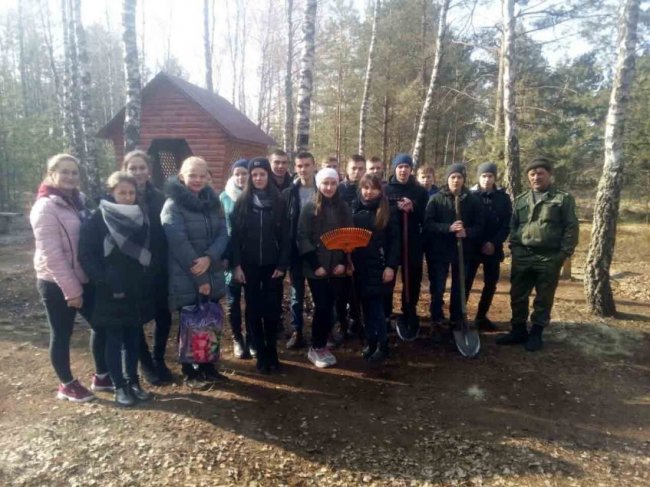 Сміття вивозили тракторами і підводами: як на Волині прибирали ліси. ФОТО