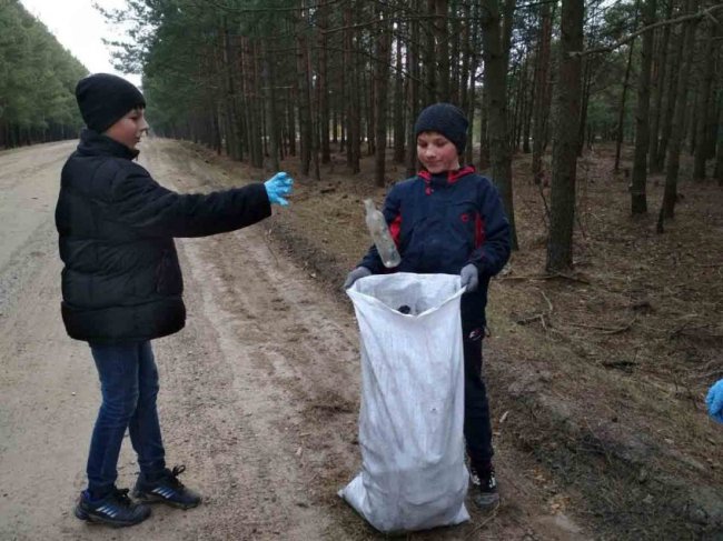 Сміття вивозили тракторами і підводами: як на Волині прибирали ліси. ФОТО