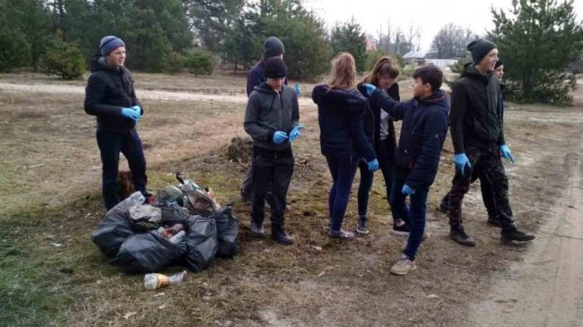 Сміття вивозили тракторами і підводами: як на Волині прибирали ліси. ФОТО