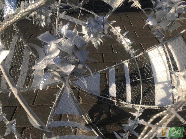 На Театральному майдані встановили новорічну інсталяцію. ФОТО