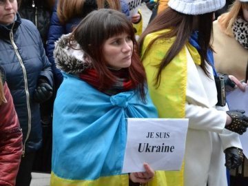 У Луцьку влаштували акцію «Я - Волноваха», щоб вшанувати загиблих на сході. ФОТО