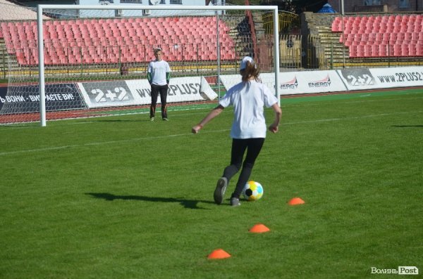 Футболісти ФК «Волинь» тренувались зі школярами. ФОТО