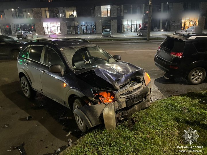 У Луцьку на перехресті проспектів Молоді та Відродження зіткнулися два авто