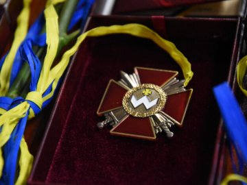 У Луцьку рідним воїнів, які захищали Незалежність України, вручили їхні посмертні нагороди