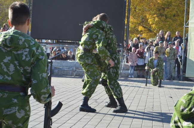 «Нам є що захищати»: урочиста посвята ліцеїстів у Луцьку.  ФОТО