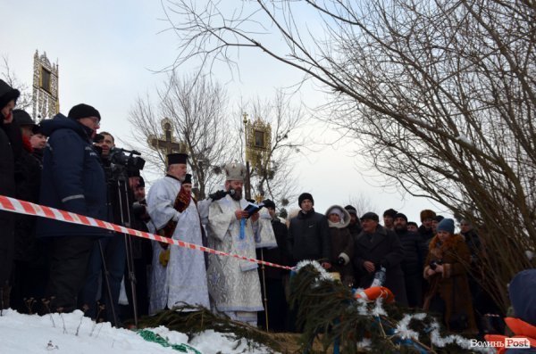 Лід, ополонка та Йорданська вода: Водохреще у Луцьку 