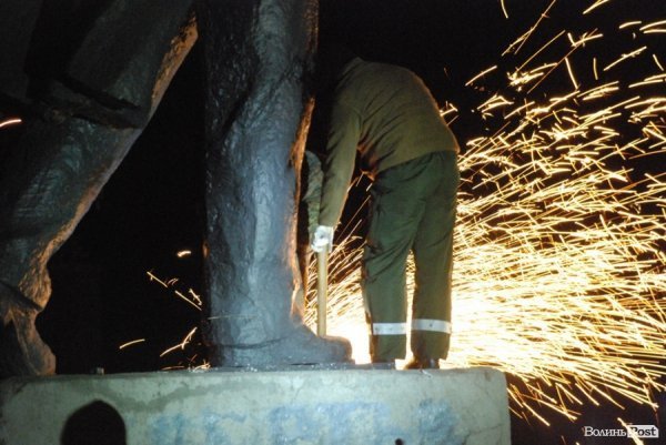 Як Волинь позбулася маневицького Леніна. ФОТО