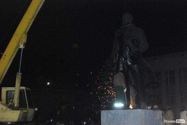 Як Волинь позбулася маневицького Леніна. ФОТО