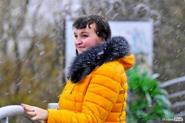 Перший сніг у Луцьку: холодно, вітряно, мокро. ФОТО. ВІДЕО