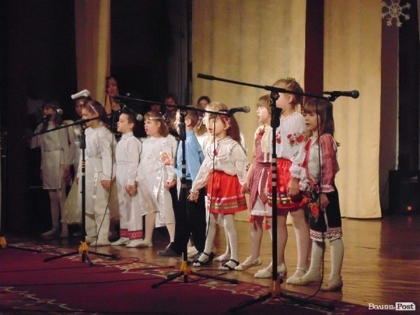 У Луцьку волонтери організували концерт. ФОТО