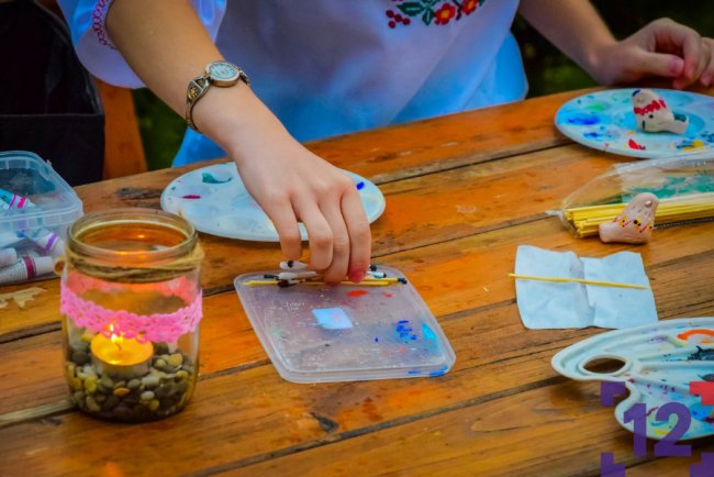 Плетіння вінків та показове годування тварин: як минула ніч у луцькому зоопарку. ФОТО