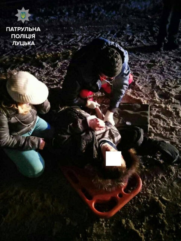 Луцькі патрульні надали меддопомогу постраждалому в аварії