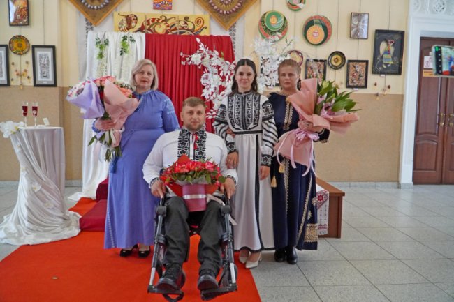 На  Волині побралися ветеран війни Олександр з коханою Юлією. ФОТО