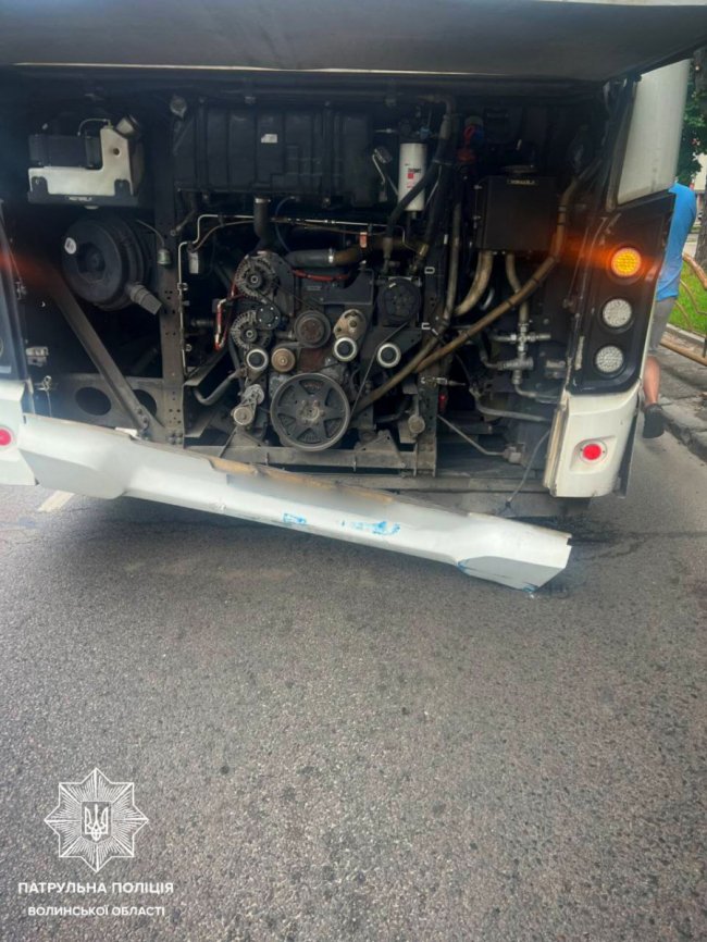 У Луцьку – подвійна аварія за участю маршрутки. ФОТО