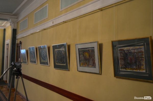 У Луцьку відкрилася виставка картин, які можна «читати» руками. ФОТО