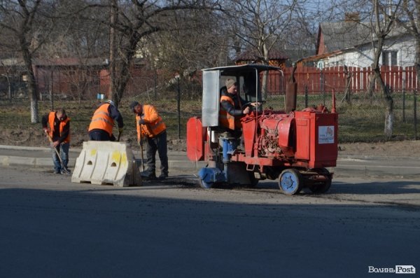 Новий асфальт – старі проблеми: Романюк похвалився відремонтованою дорогою. ФОТО