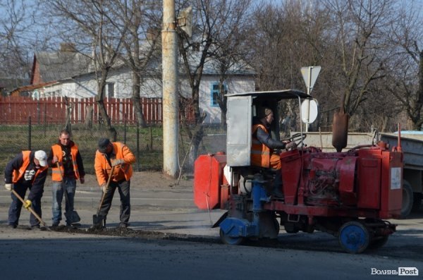 Новий асфальт – старі проблеми: Романюк похвалився відремонтованою дорогою. ФОТО
