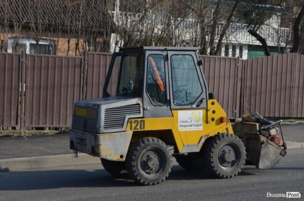 Новий асфальт – старі проблеми: Романюк похвалився відремонтованою дорогою. ФОТО
