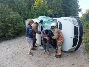 На Волині – аварія: постраждалих визволяли рятувальники 