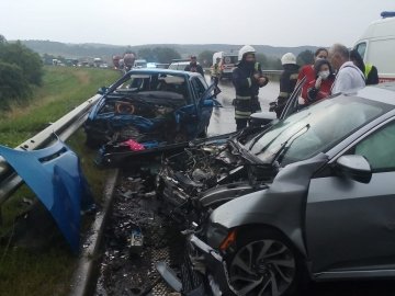 В автотрощі на Львівщині травмувалися семеро людей, серед них – троє дітей. ФОТО