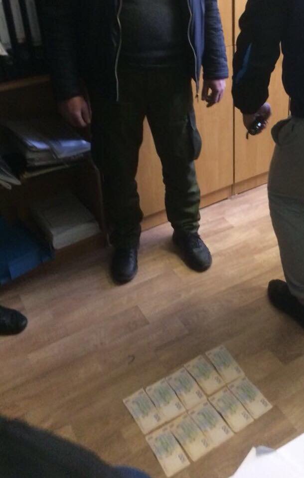 На Волині в хабарі 5 тисяч затримали чиновника