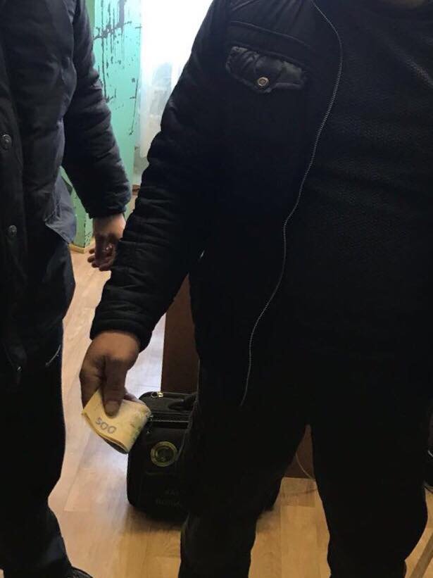 На Волині в хабарі 5 тисяч затримали чиновника