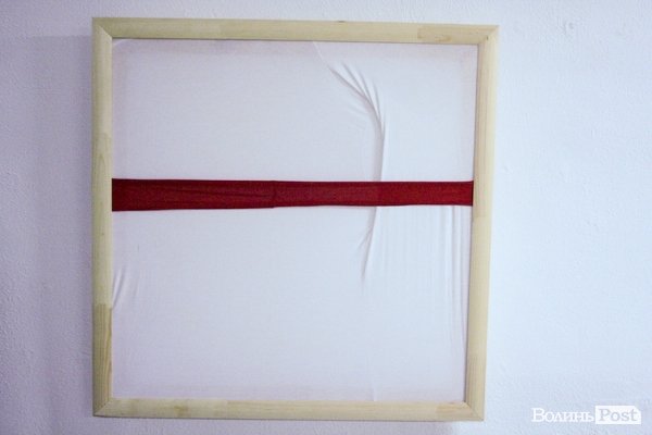 Старі речі перетворилися в картини: виставка у Луцьку. ФОТО